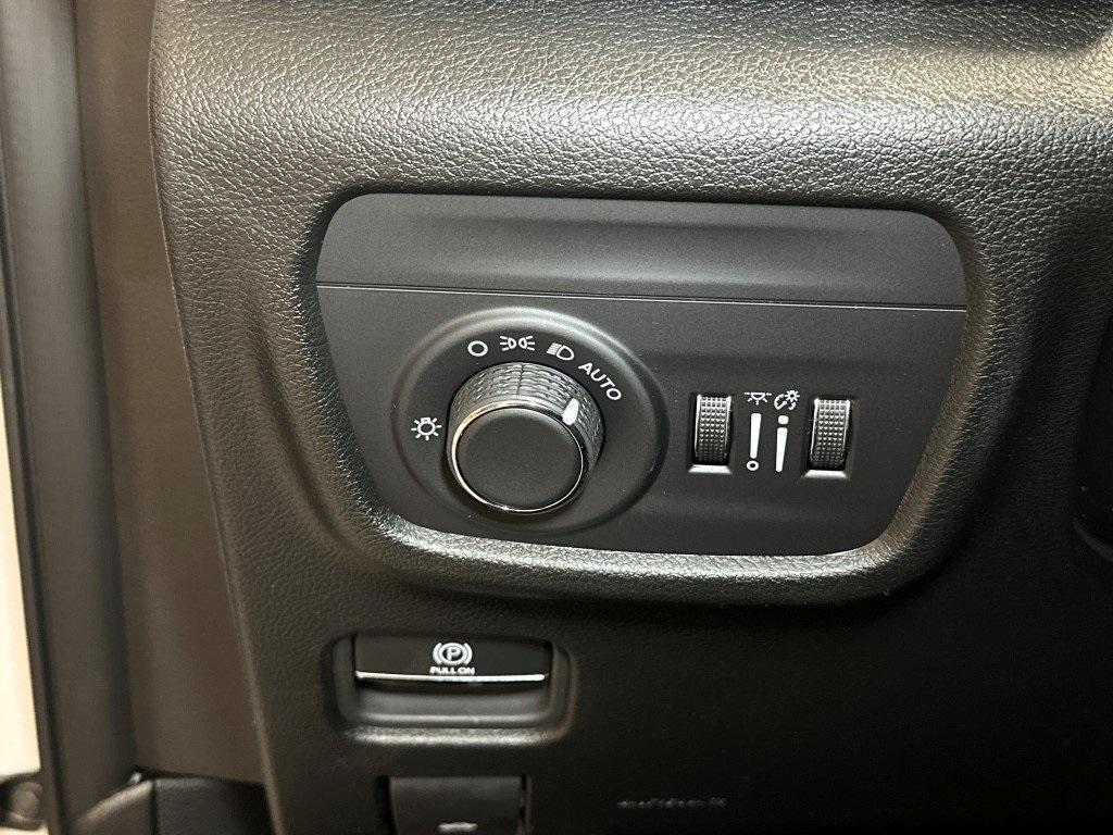 new 2025 Jeep Grand Cherokee car, priced at $45,391