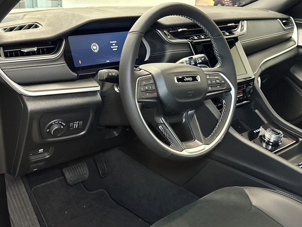 new 2025 Jeep Grand Cherokee car, priced at $45,391
