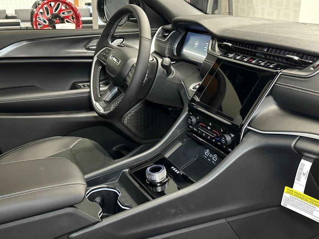 new 2025 Jeep Grand Cherokee car, priced at $45,391