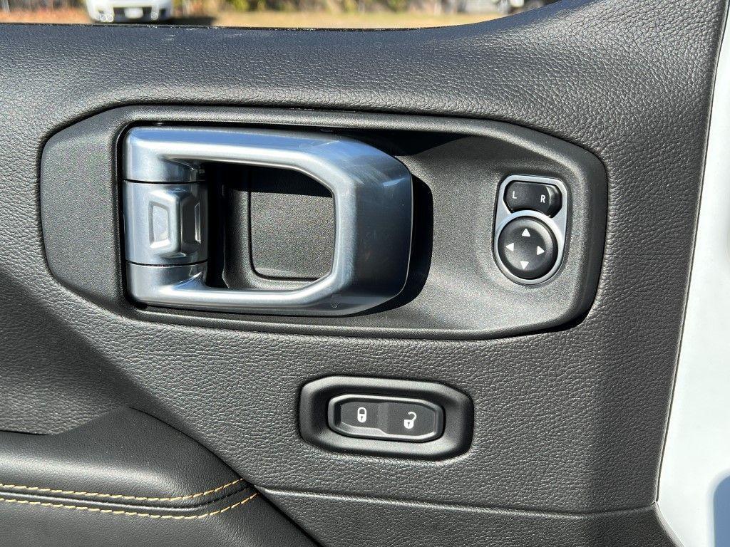 new 2025 Jeep Wrangler car, priced at $57,432