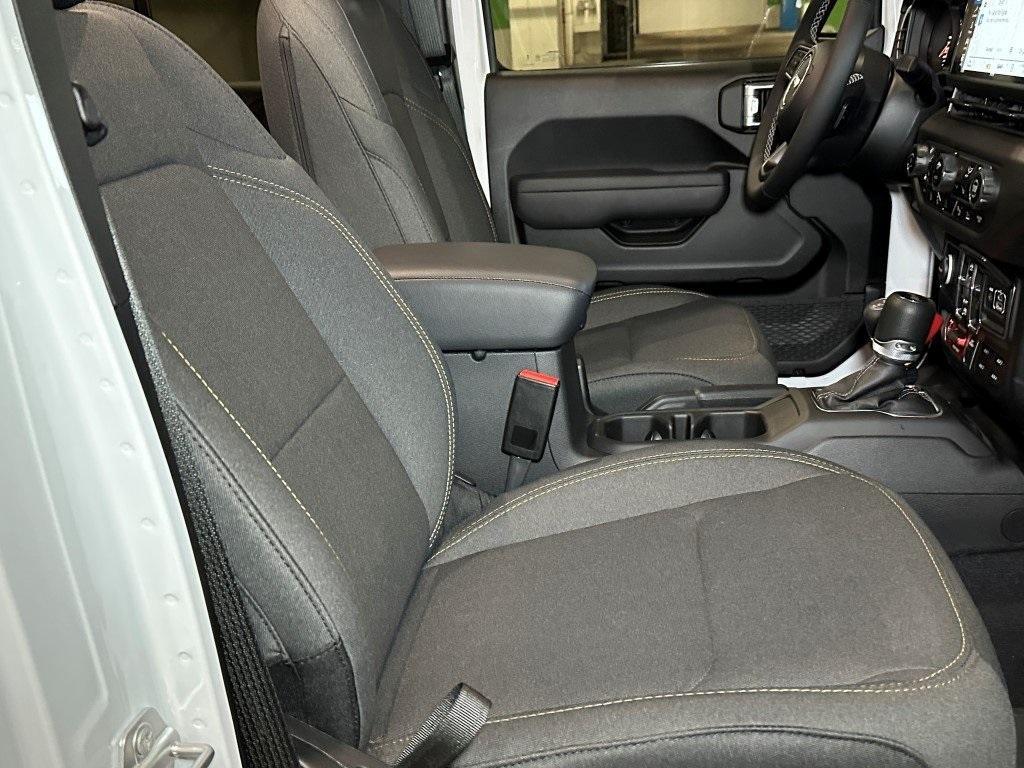 new 2025 Jeep Wrangler car, priced at $53,366