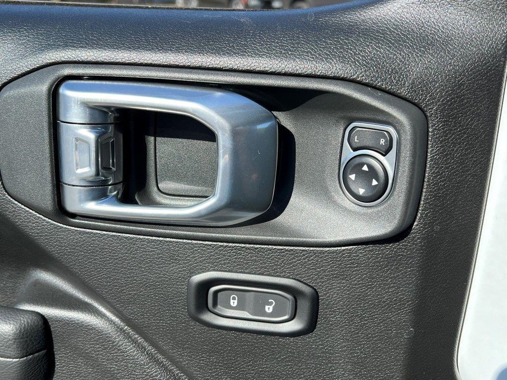 new 2025 Jeep Wrangler car, priced at $50,662