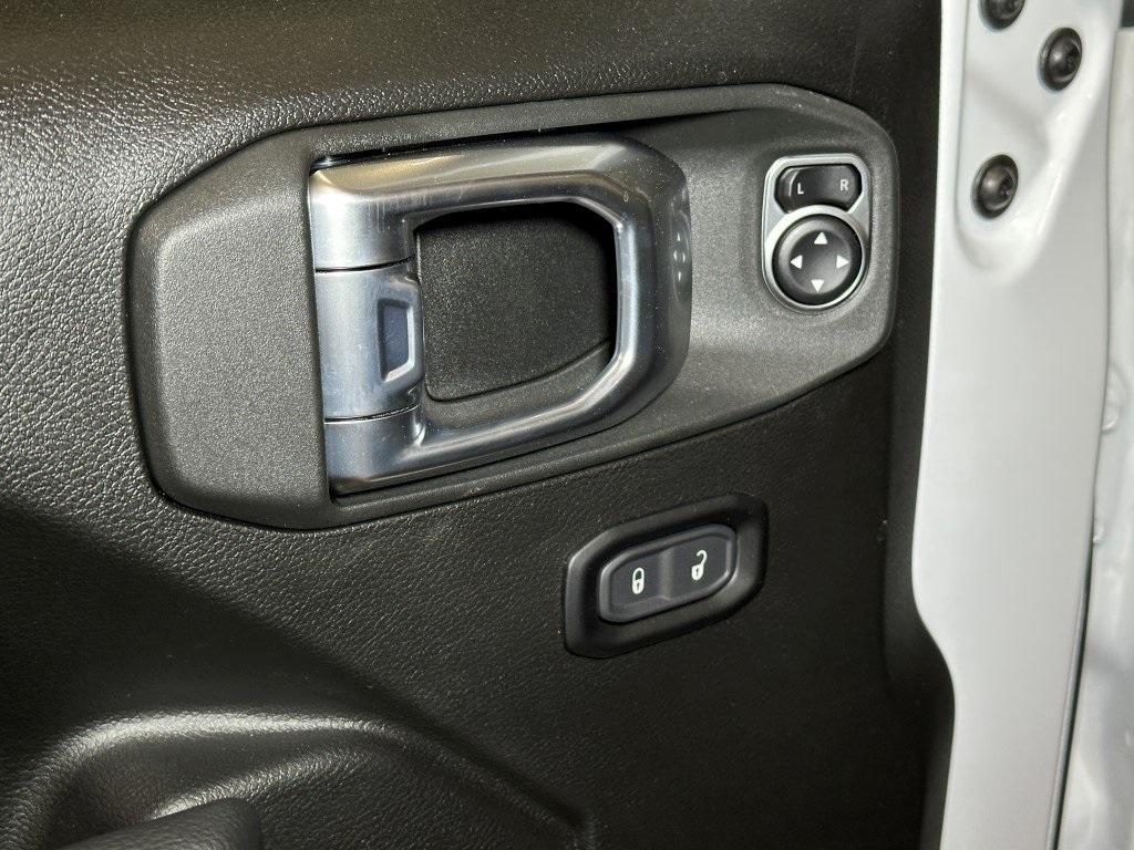 new 2025 Jeep Wrangler car, priced at $53,366