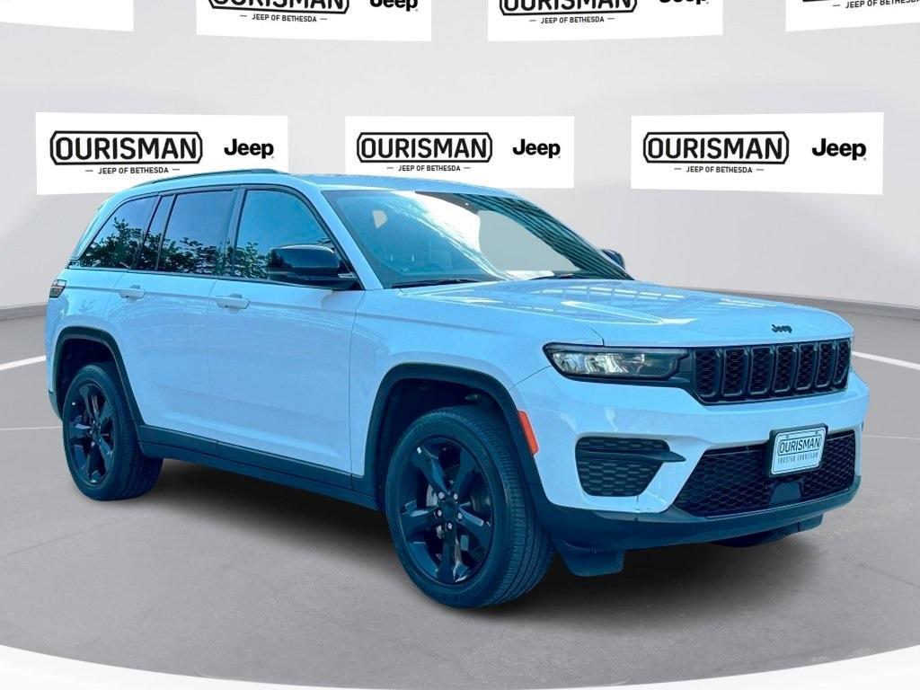 used 2022 Jeep Grand Cherokee car, priced at $31,400