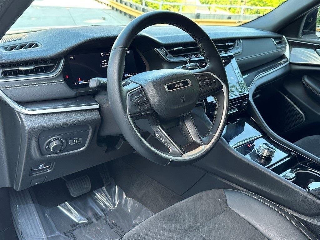 used 2022 Jeep Grand Cherokee car, priced at $31,400