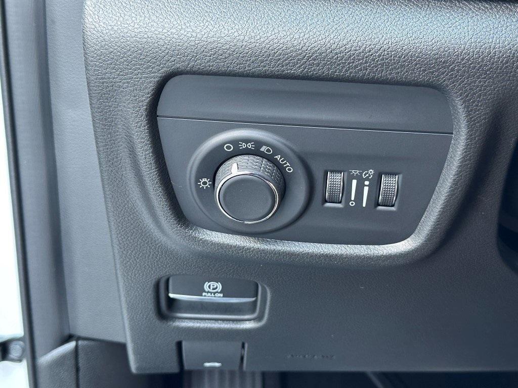 used 2022 Jeep Grand Cherokee car, priced at $31,400