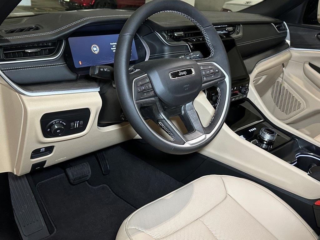 new 2025 Jeep Grand Cherokee car, priced at $52,877