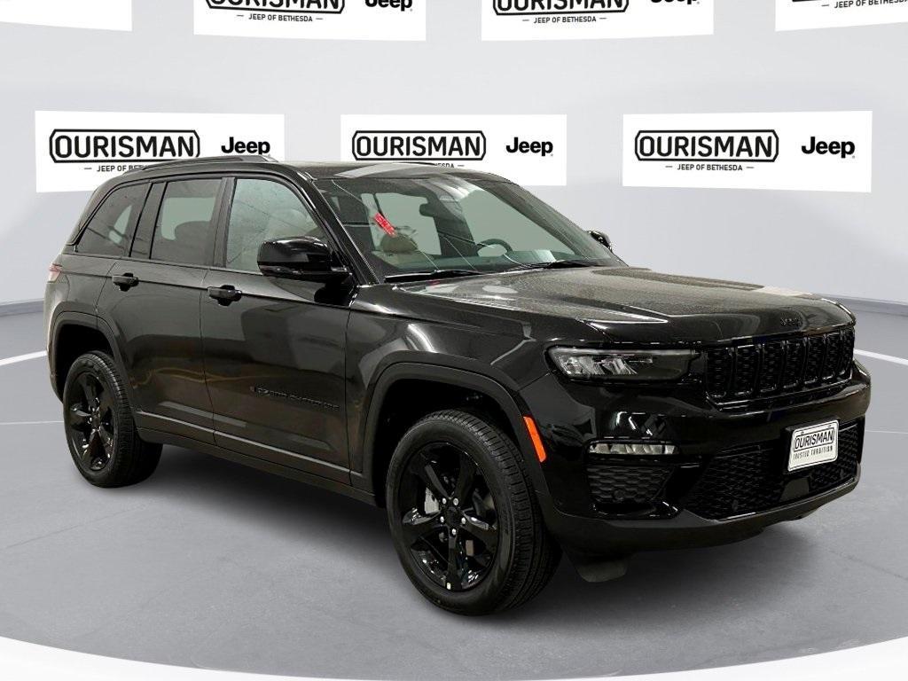 new 2025 Jeep Grand Cherokee car, priced at $52,877