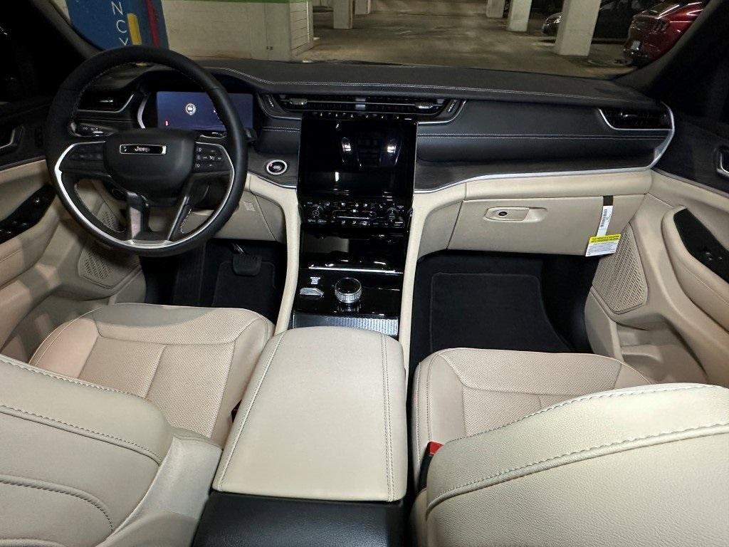 new 2025 Jeep Grand Cherokee car, priced at $52,877