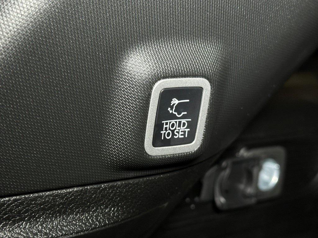 new 2025 Jeep Grand Cherokee car, priced at $52,877