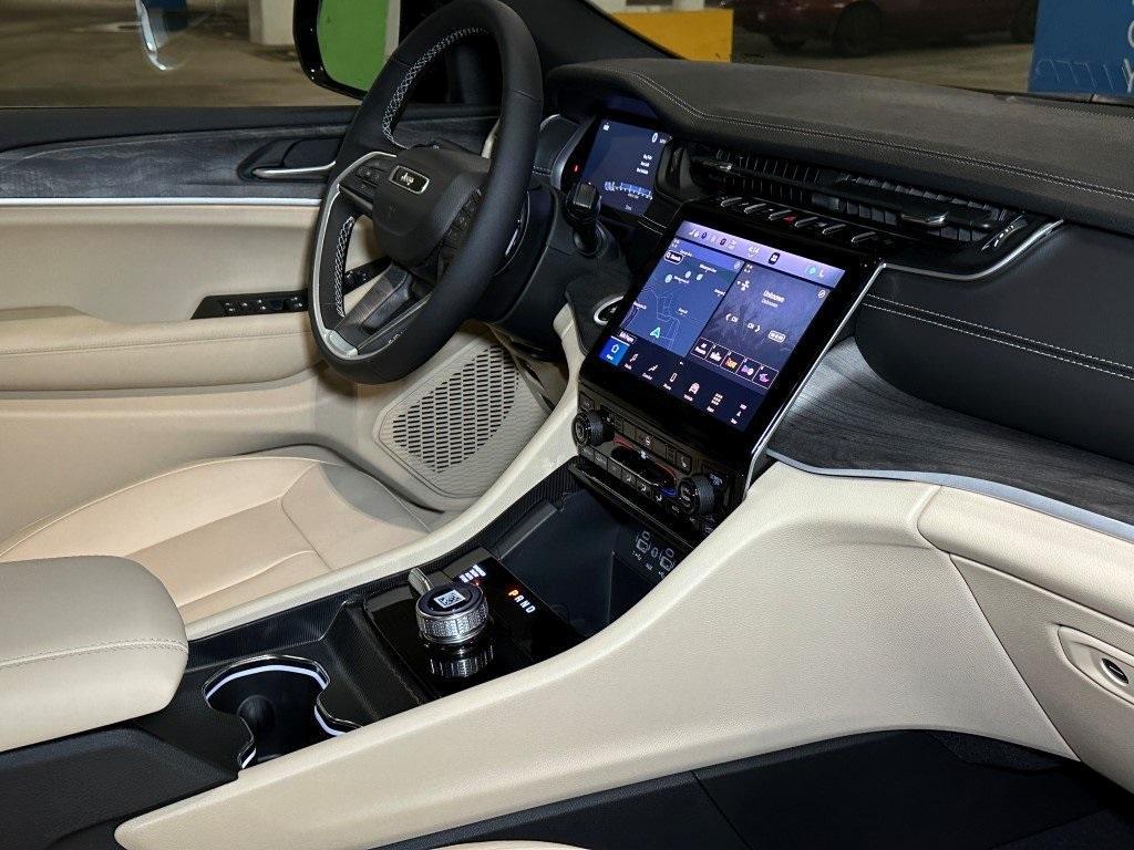 new 2025 Jeep Grand Cherokee L car, priced at $51,364