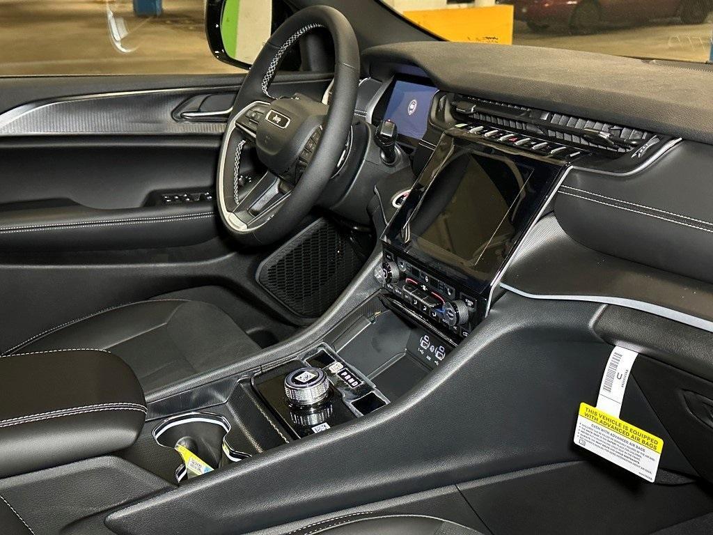 new 2025 Jeep Grand Cherokee car, priced at $45,956