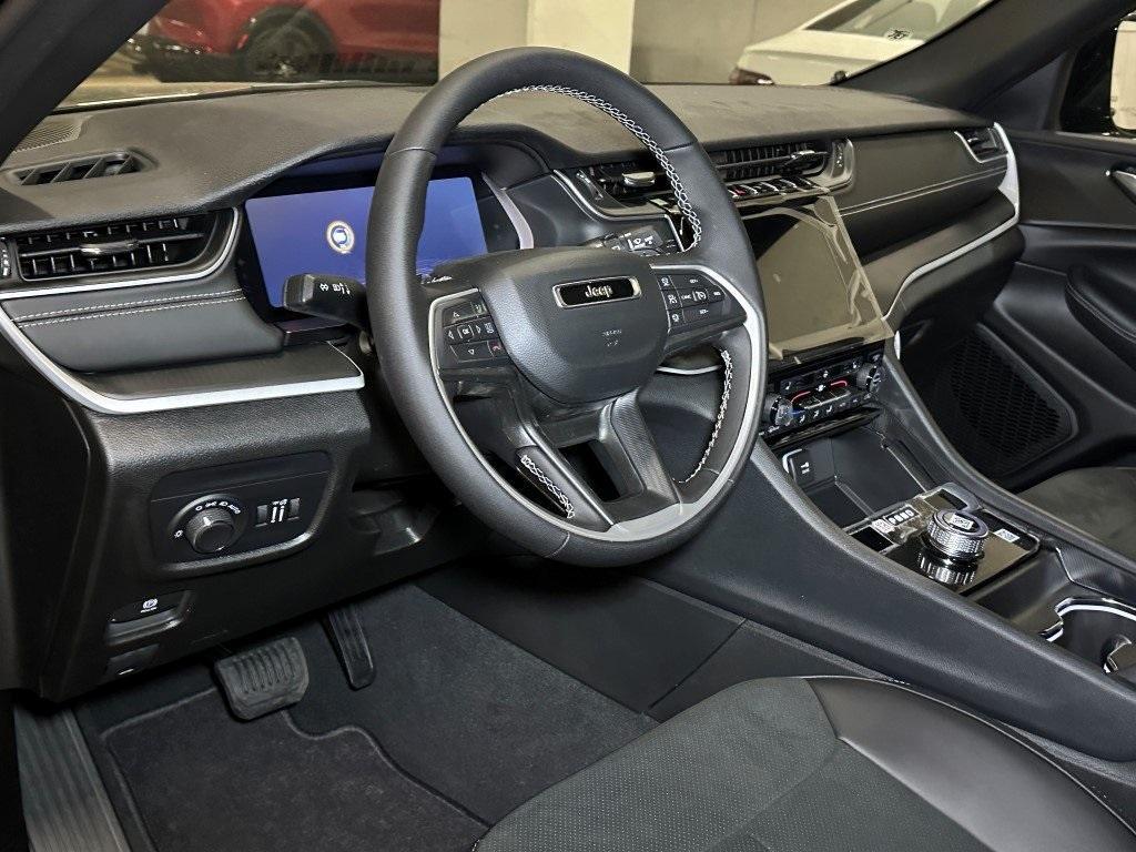 new 2025 Jeep Grand Cherokee car, priced at $45,956