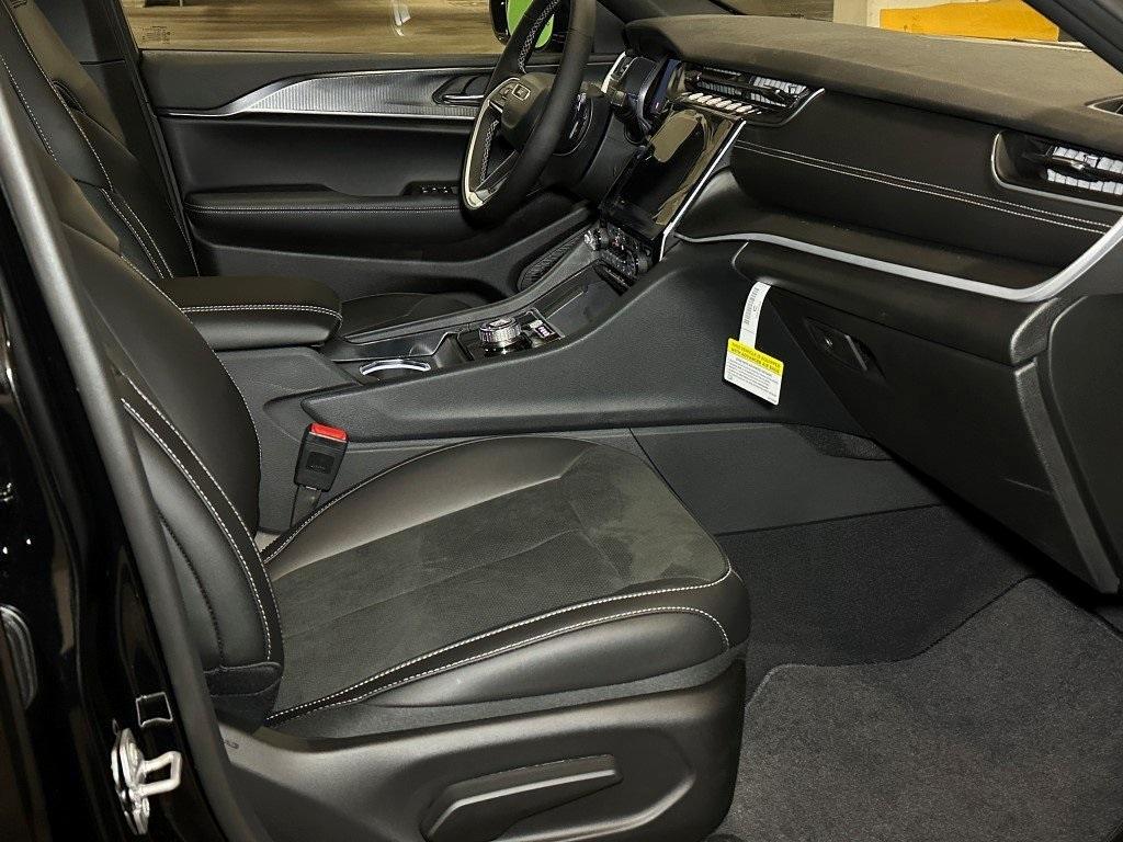new 2025 Jeep Grand Cherokee car, priced at $45,956