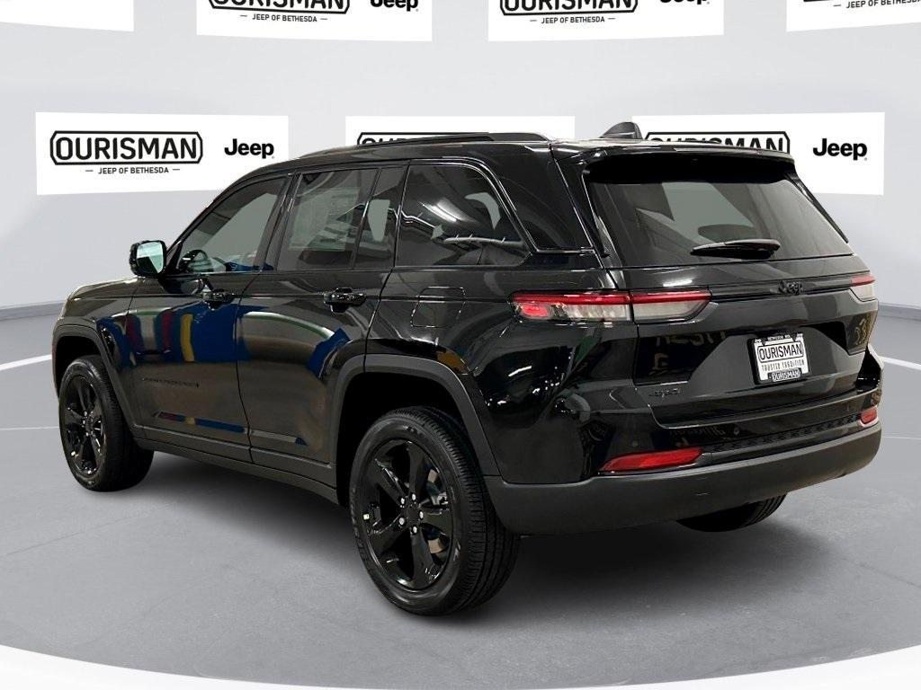 new 2025 Jeep Grand Cherokee car, priced at $45,956