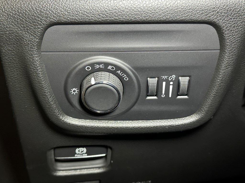 new 2025 Jeep Grand Cherokee car, priced at $45,956