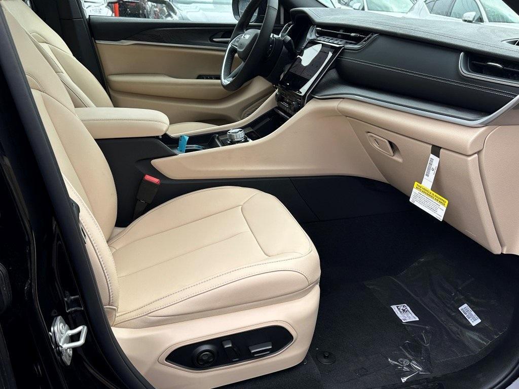 new 2025 Jeep Grand Cherokee car, priced at $50,098