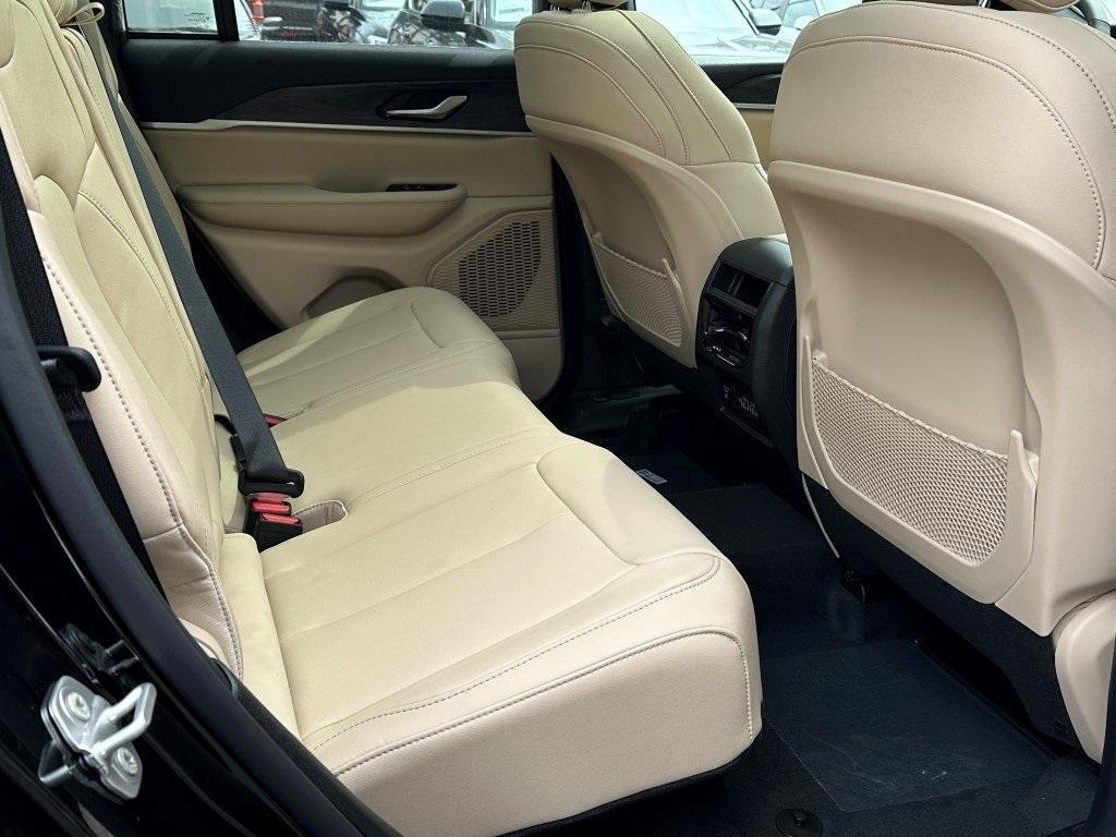 new 2025 Jeep Grand Cherokee car, priced at $50,098