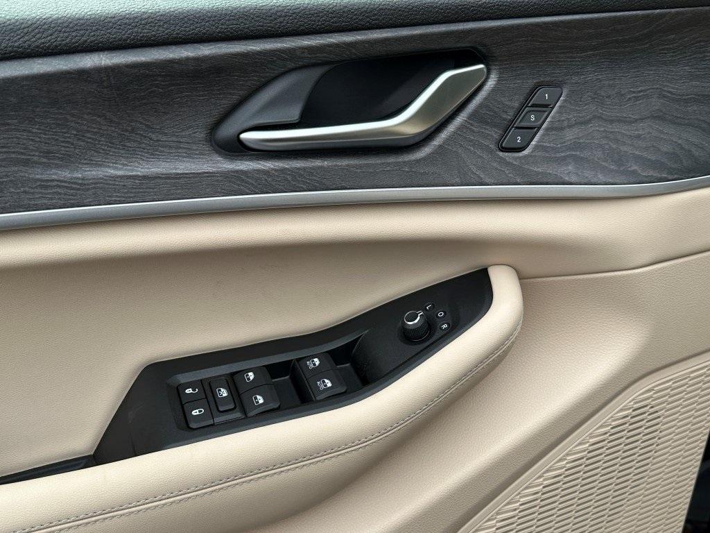 new 2025 Jeep Grand Cherokee car, priced at $50,098