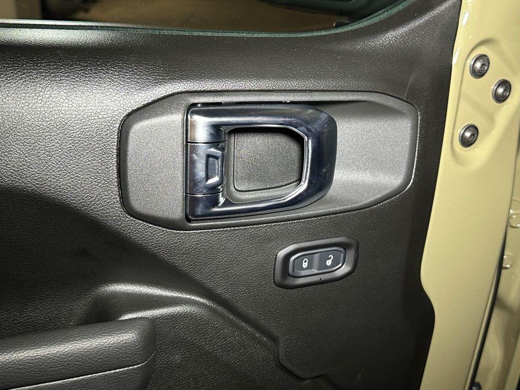 new 2025 Jeep Wrangler car, priced at $34,002