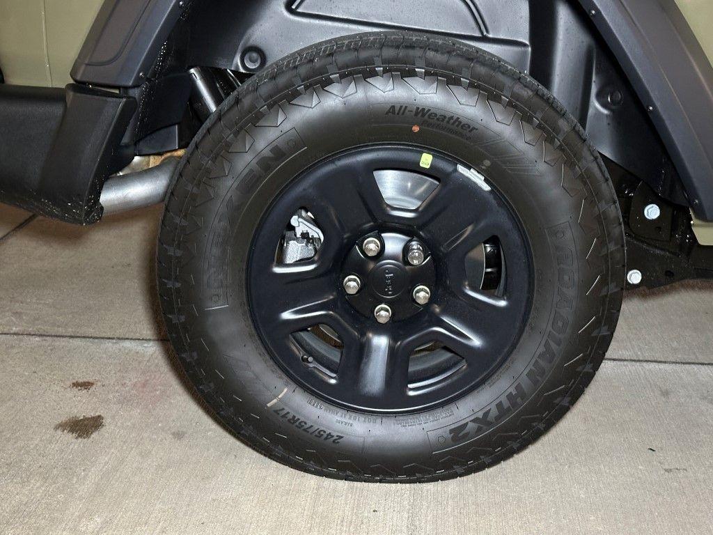 new 2025 Jeep Wrangler car, priced at $34,002