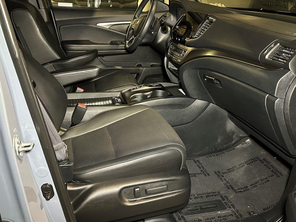 used 2022 Honda Passport car, priced at $28,000