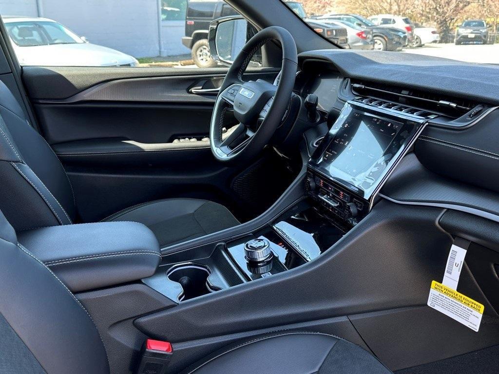 new 2025 Jeep Grand Cherokee car, priced at $45,956