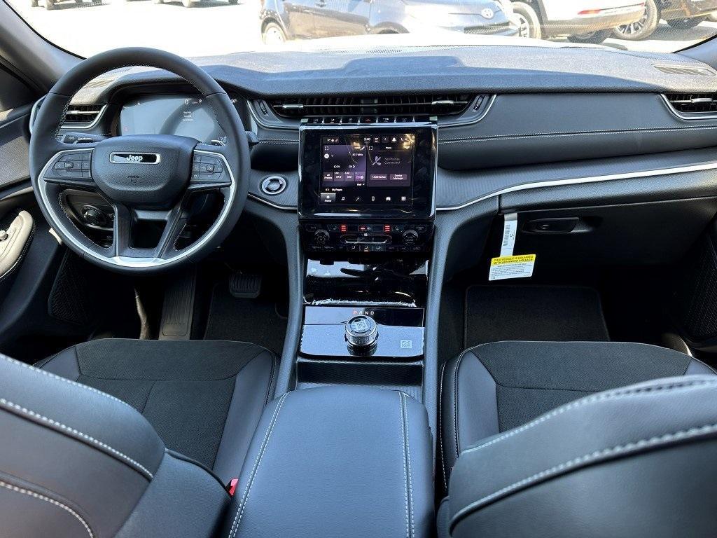 new 2025 Jeep Grand Cherokee car, priced at $45,956