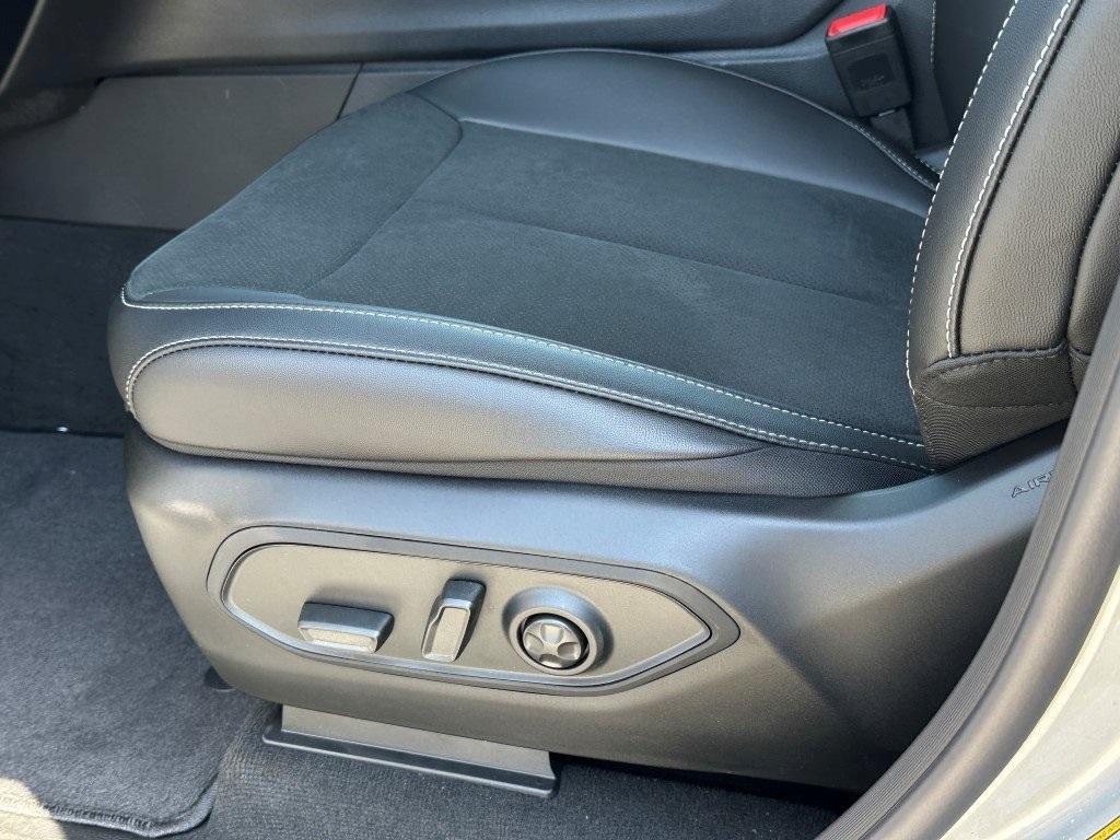 new 2025 Jeep Grand Cherokee car, priced at $45,956