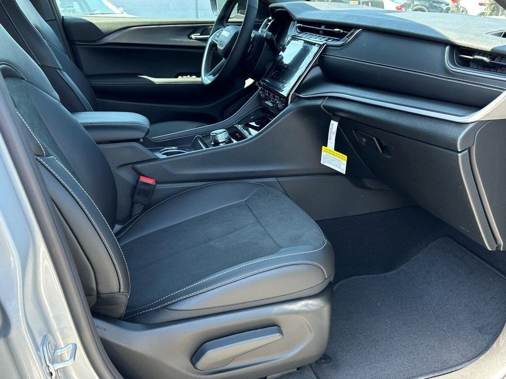 new 2025 Jeep Grand Cherokee car, priced at $45,956