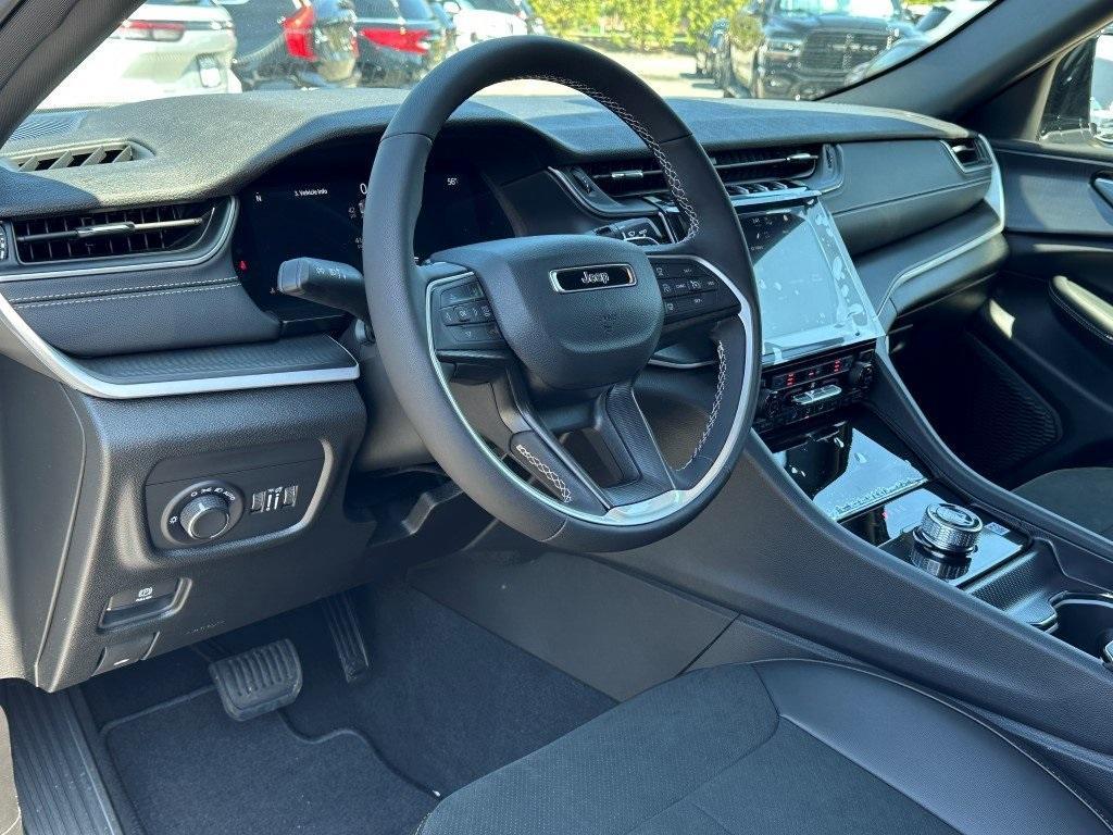 new 2025 Jeep Grand Cherokee car, priced at $45,956