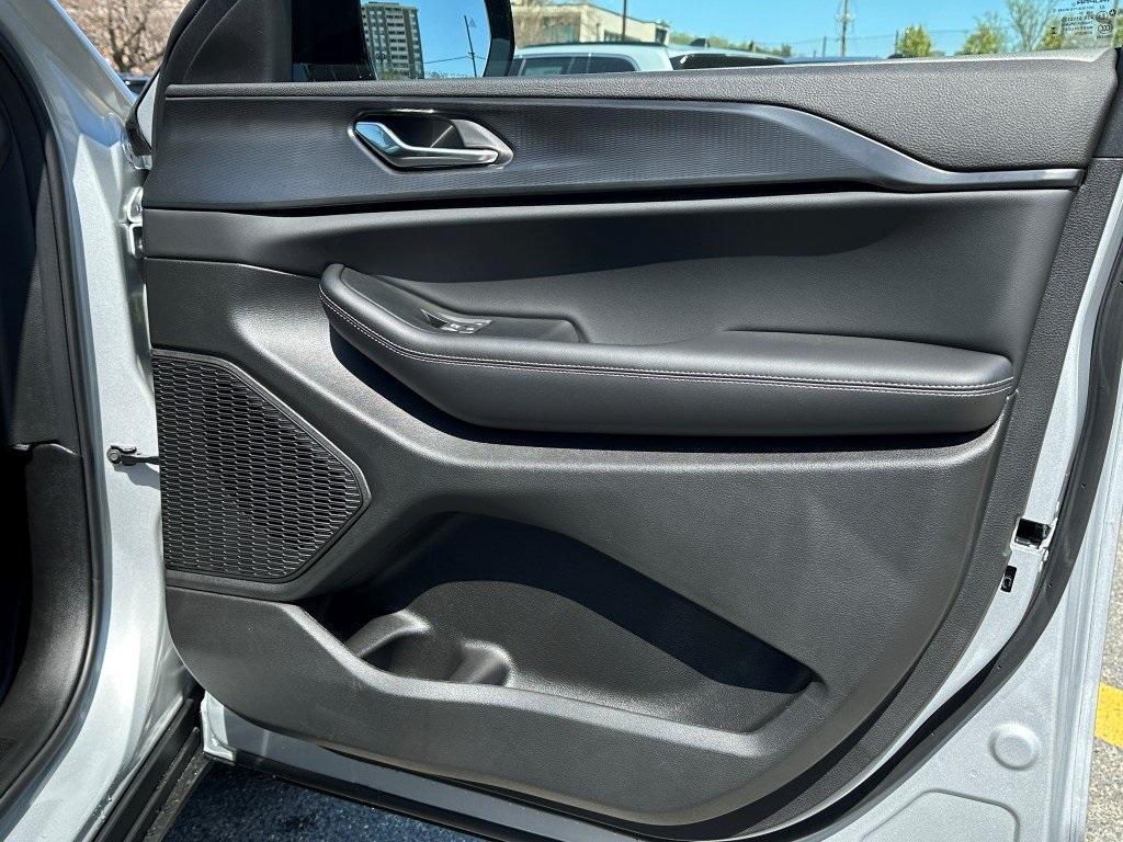 new 2025 Jeep Grand Cherokee car, priced at $45,956