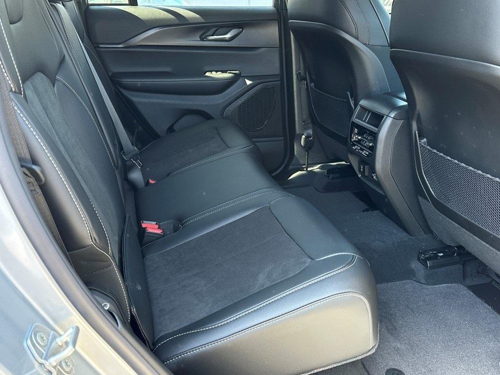 new 2025 Jeep Grand Cherokee car, priced at $45,956
