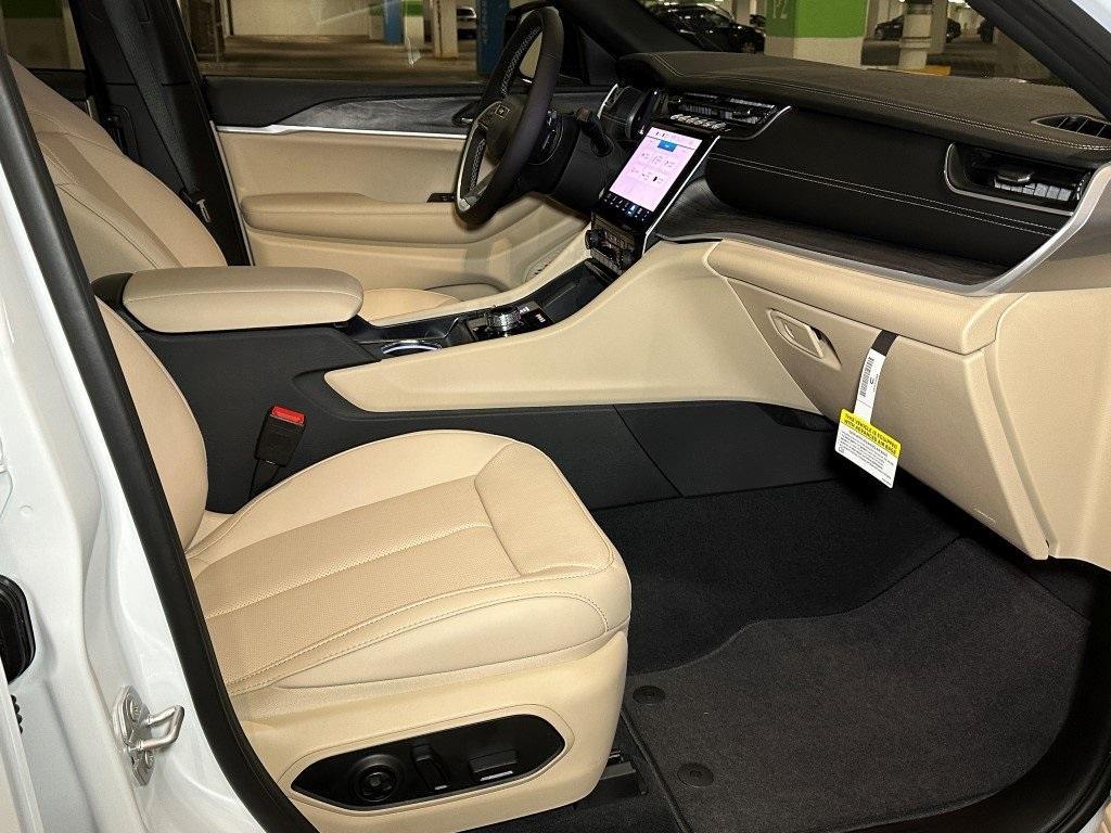new 2025 Jeep Grand Cherokee L car, priced at $54,612