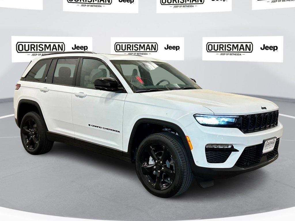 new 2025 Jeep Grand Cherokee car, priced at $50,660