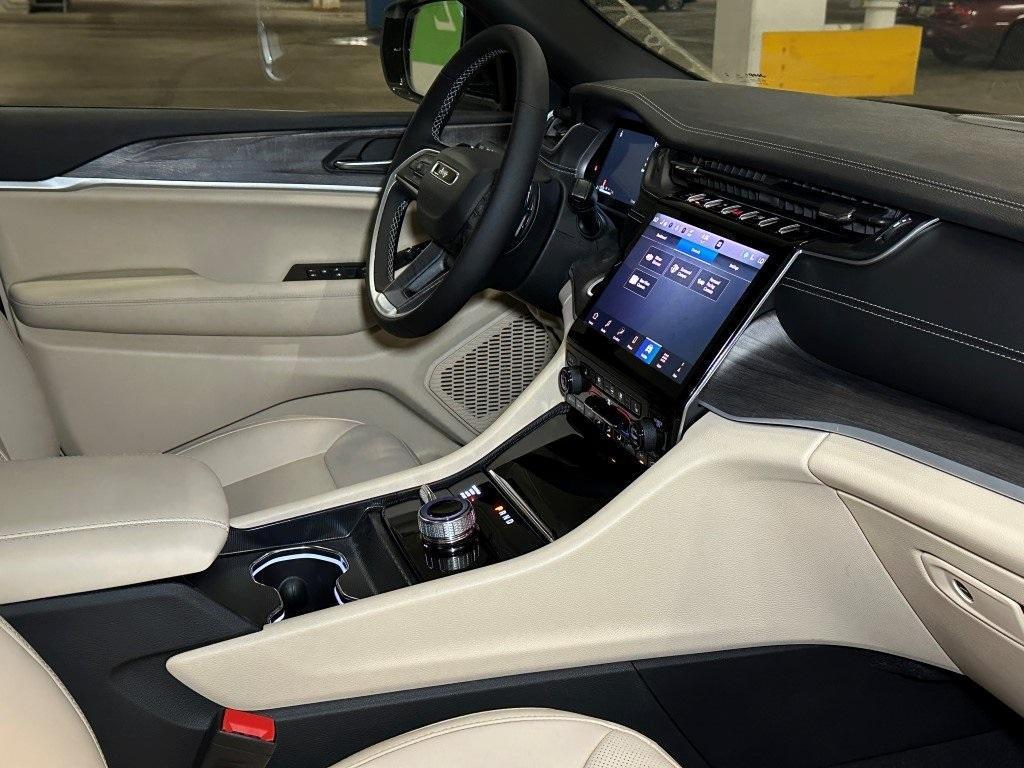 new 2025 Jeep Grand Cherokee car, priced at $50,660