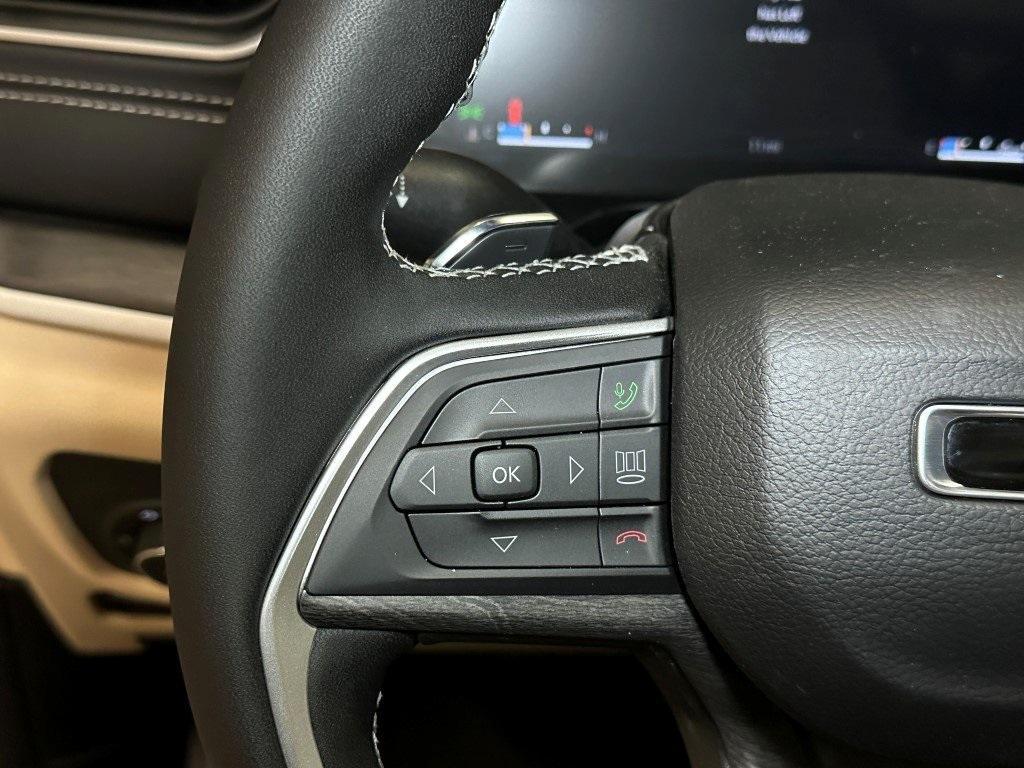 new 2025 Jeep Grand Cherokee car, priced at $50,660