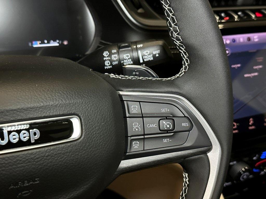 new 2025 Jeep Grand Cherokee car, priced at $50,660