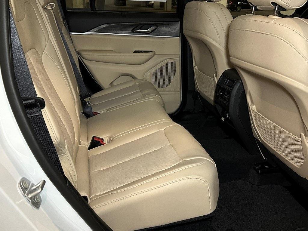 new 2025 Jeep Grand Cherokee car, priced at $50,660