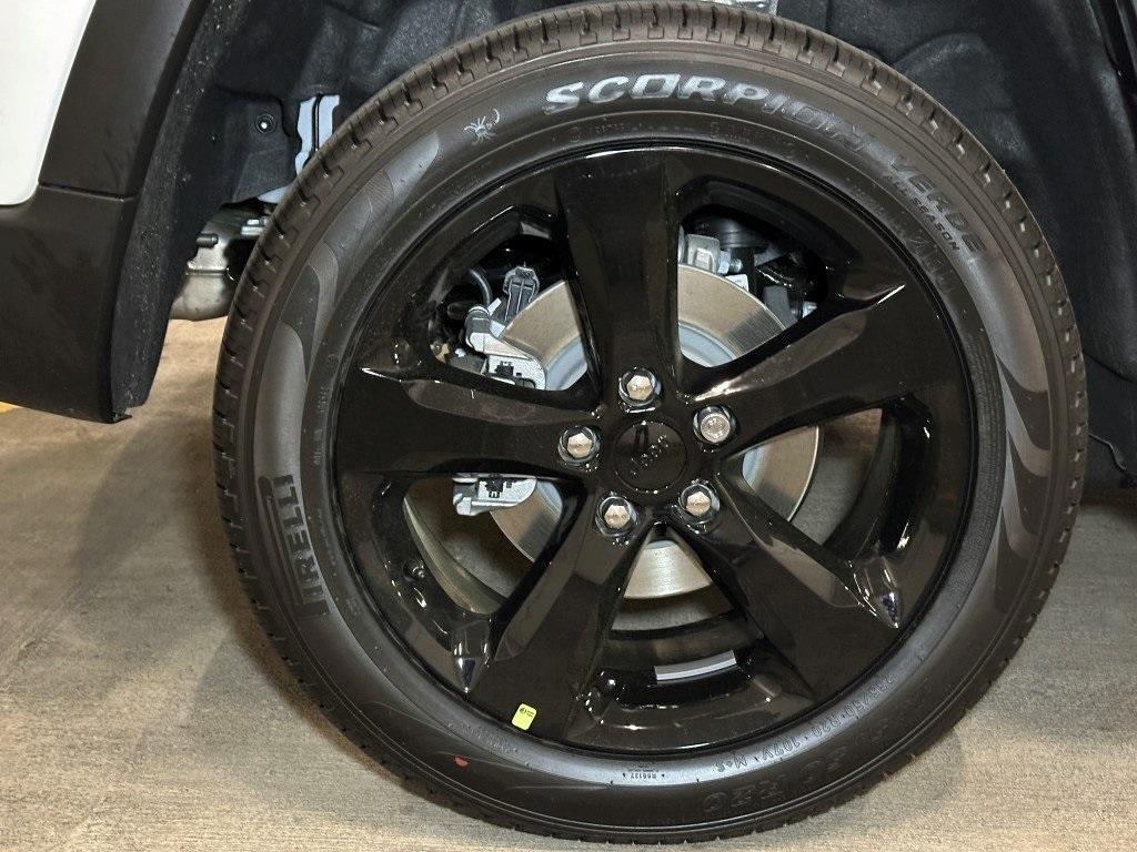 new 2025 Jeep Grand Cherokee car, priced at $50,660