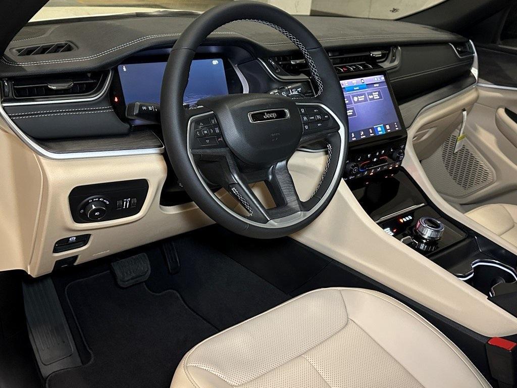 new 2025 Jeep Grand Cherokee car, priced at $50,660