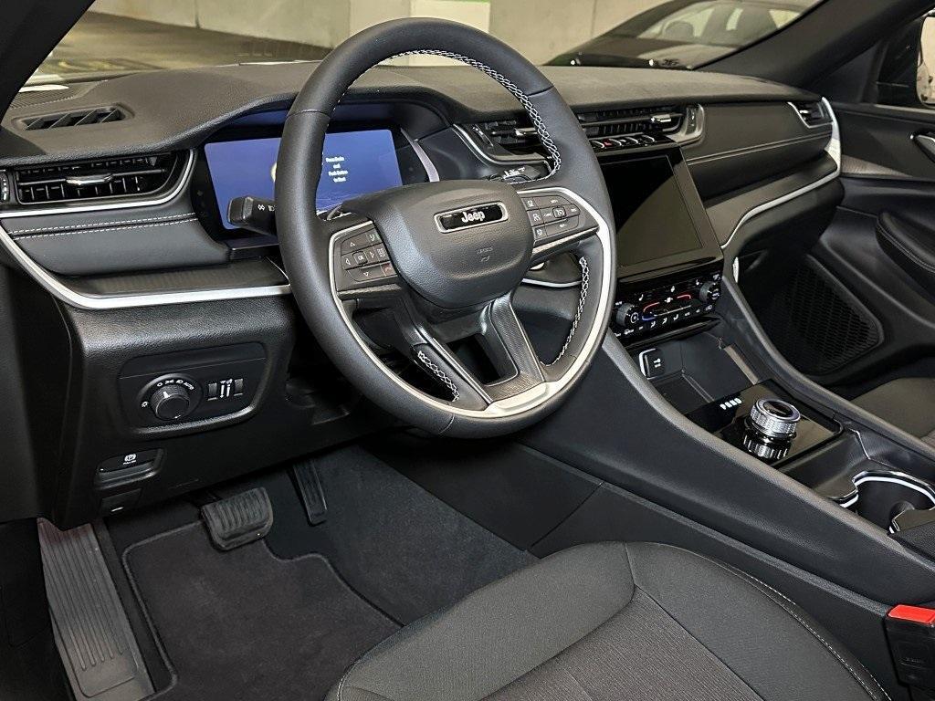 new 2025 Jeep Grand Cherokee car, priced at $41,962