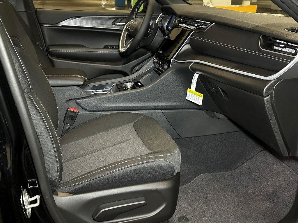 new 2025 Jeep Grand Cherokee car, priced at $41,962