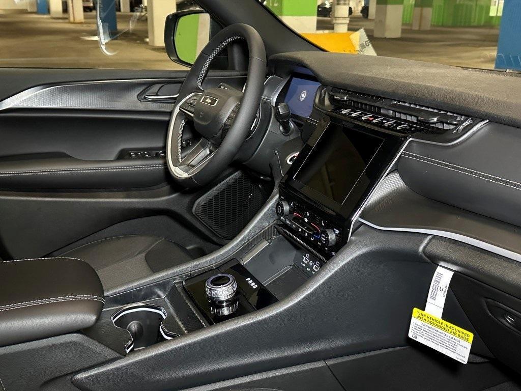 new 2025 Jeep Grand Cherokee car, priced at $41,962