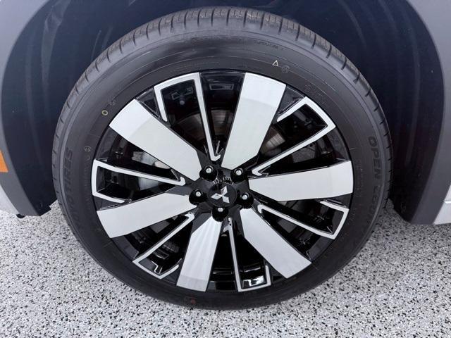 new 2025 Mitsubishi Outlander car, priced at $37,810