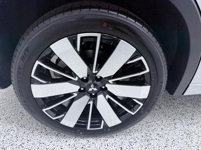 new 2025 Mitsubishi Outlander car, priced at $37,810