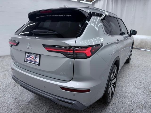 new 2025 Mitsubishi Outlander car, priced at $37,810