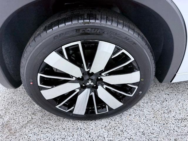 new 2025 Mitsubishi Outlander car, priced at $39,957