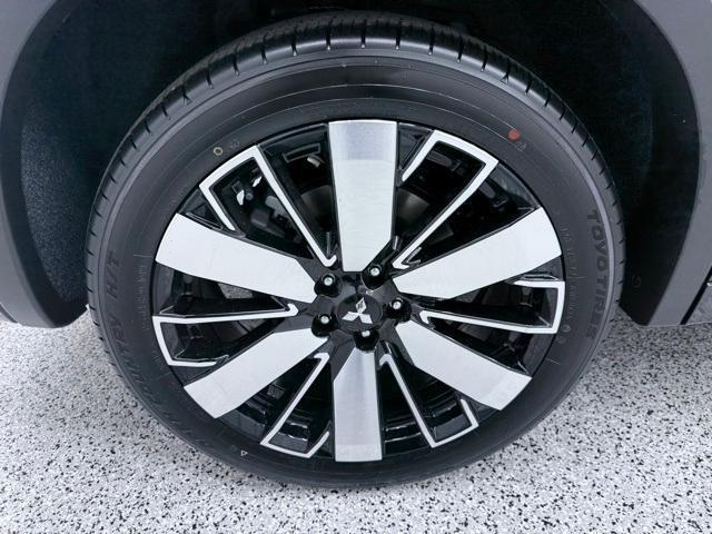 new 2025 Mitsubishi Outlander car, priced at $37,810