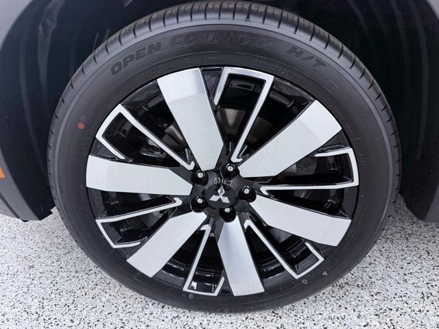 new 2025 Mitsubishi Outlander car, priced at $37,810